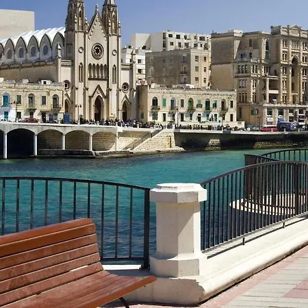 Modern Family Retreat In Gzira * Sliema