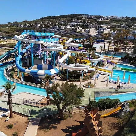 Modern Family Retreat In Gzira アパート