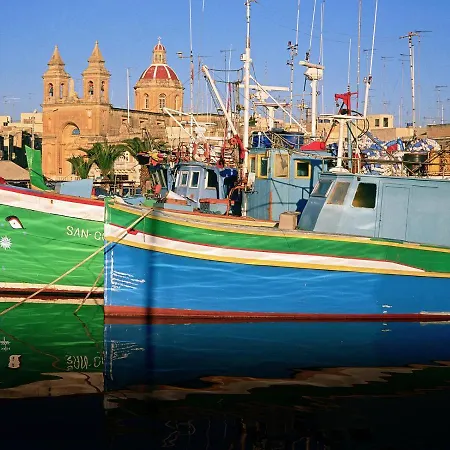 Modern Family Retreat In Gzira