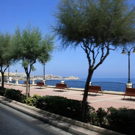 Modern Family Retreat In Gzira アパート *