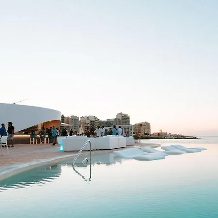 Modern Family Retreat In Gzira * Sliema