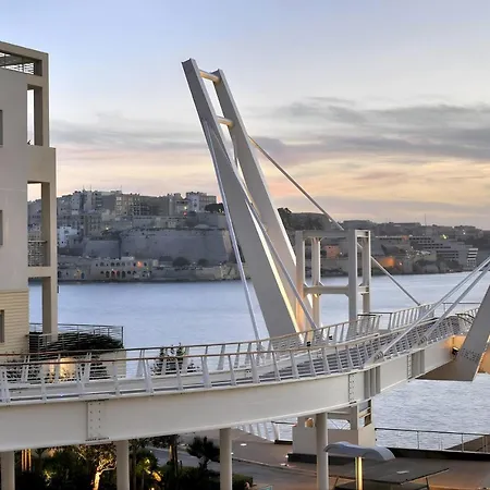 Modern Family Retreat In Gzira Σλιέμα