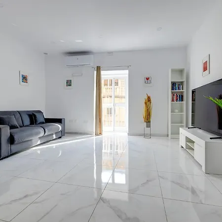 Modern Family Retreat In Gzira *