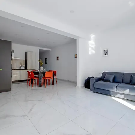 Modern Family Retreat In Gzira