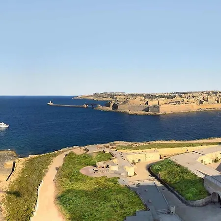 Modern Family Retreat In Gzira Διαμέρισμα *