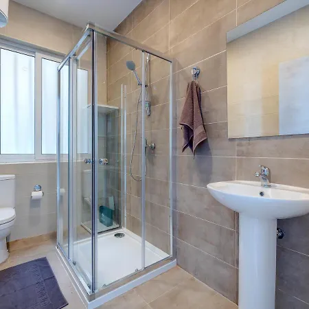 Apartment Modern Family Retreat In Gzira