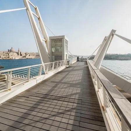 Modern Family Retreat In Gzira Sliema
