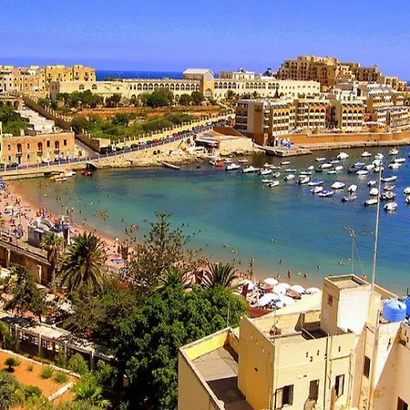 Modern Family Retreat In Gzira Sliema