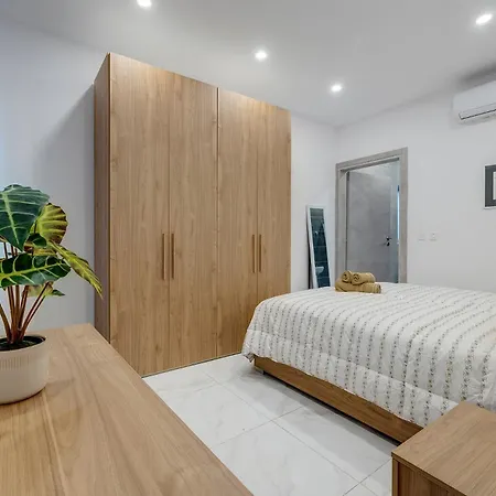 Modern Family Retreat In Gzira Apartment Sliema