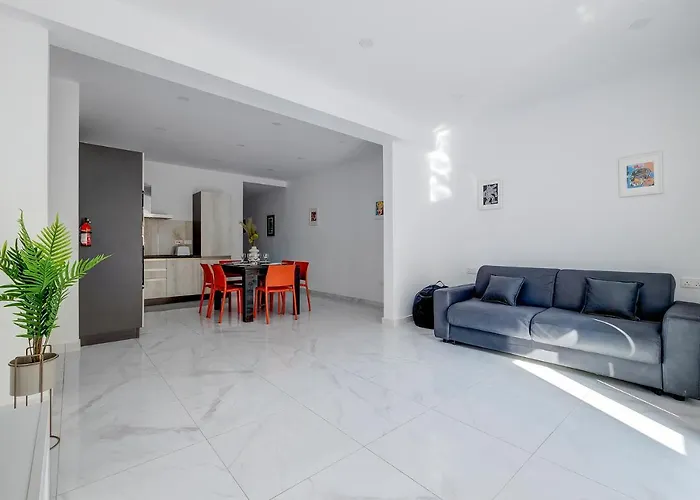 Modern Family Retreat In Gzira