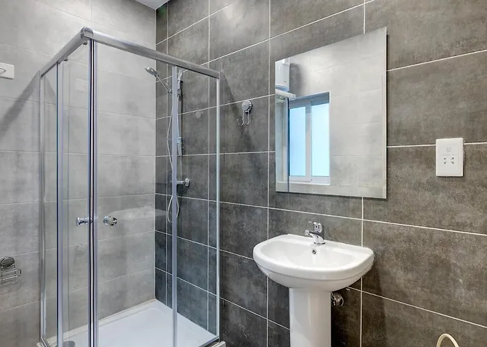 Modern Family Retreat In Gzira Sliema