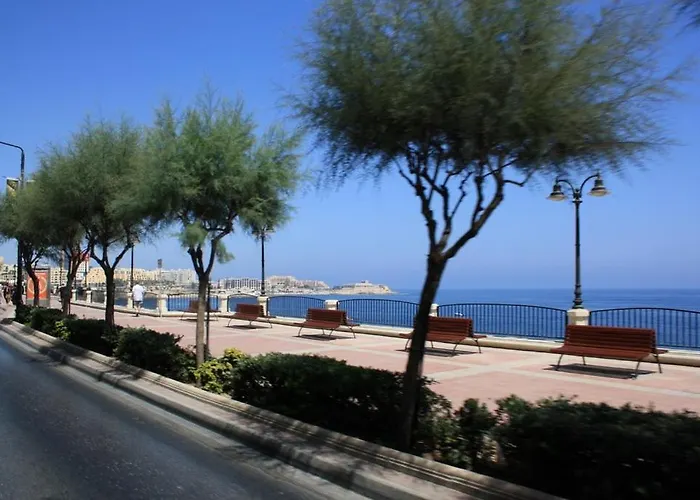 Modern Family Retreat In Gzira Apartment *