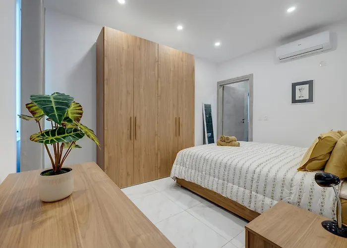 Modern Family Retreat In Gzira Apartment Sliema