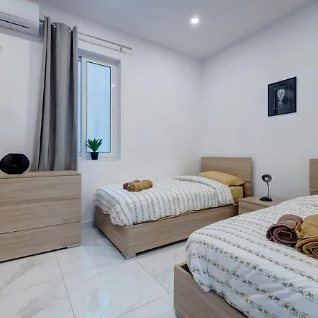 Modern Family Retreat In Gzira Lägenhet
