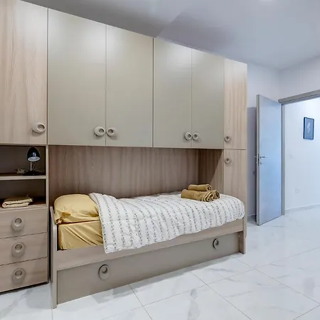 Modern Family Retreat In Gzira Lägenhet *