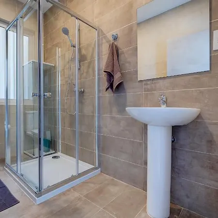 Modern Family Retreat In Gzira Lägenhet *