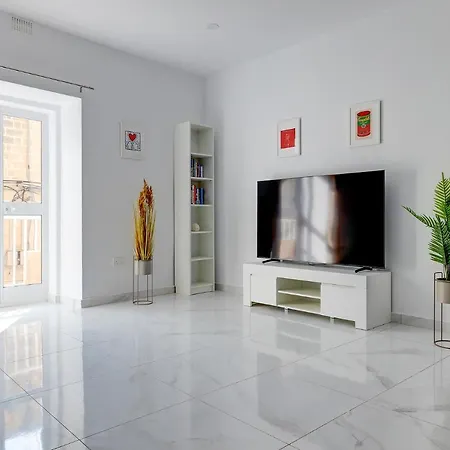 Modern Family Retreat In Gzira Lägenhet