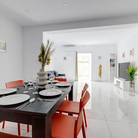 Modern Family Retreat In Gzira * Sliema