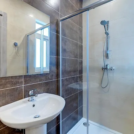 Lägenhet Modern Family Retreat In Gzira Sliema