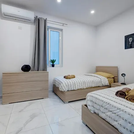 Modern Family Retreat In Gzira Lägenhet