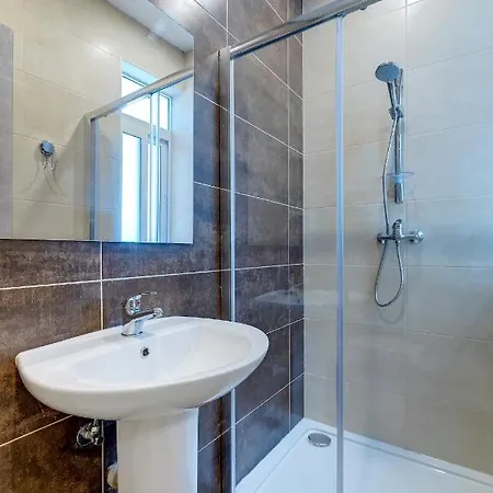 Modern Family Retreat In Gzira Lägenhet