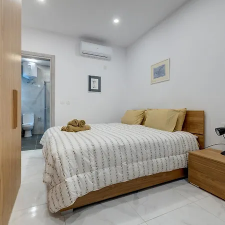 Modern Family Retreat In Gzira Lägenhet