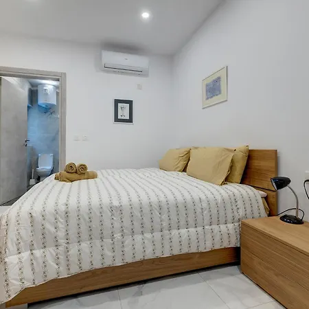 Modern Family Retreat In Gzira *